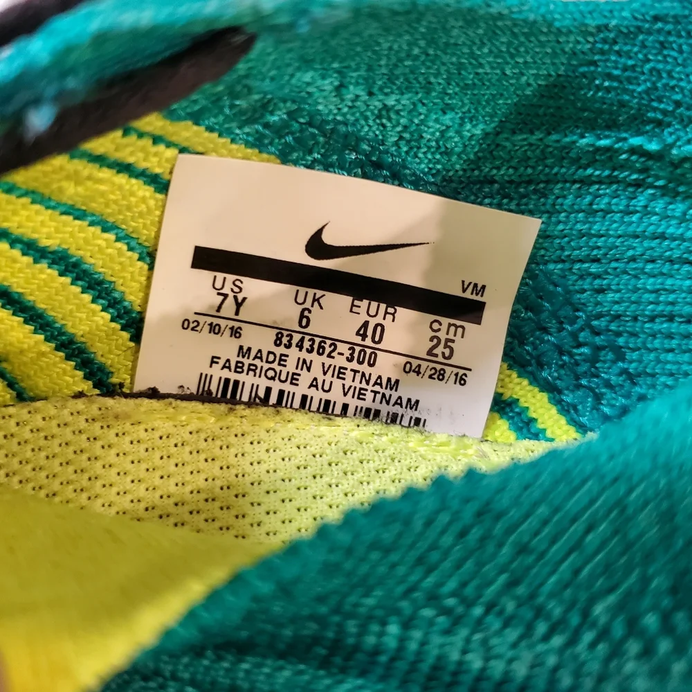 Nike Free RN Flyknit Running Shoes Youth Size 7Y Lightweight Green 834362 300